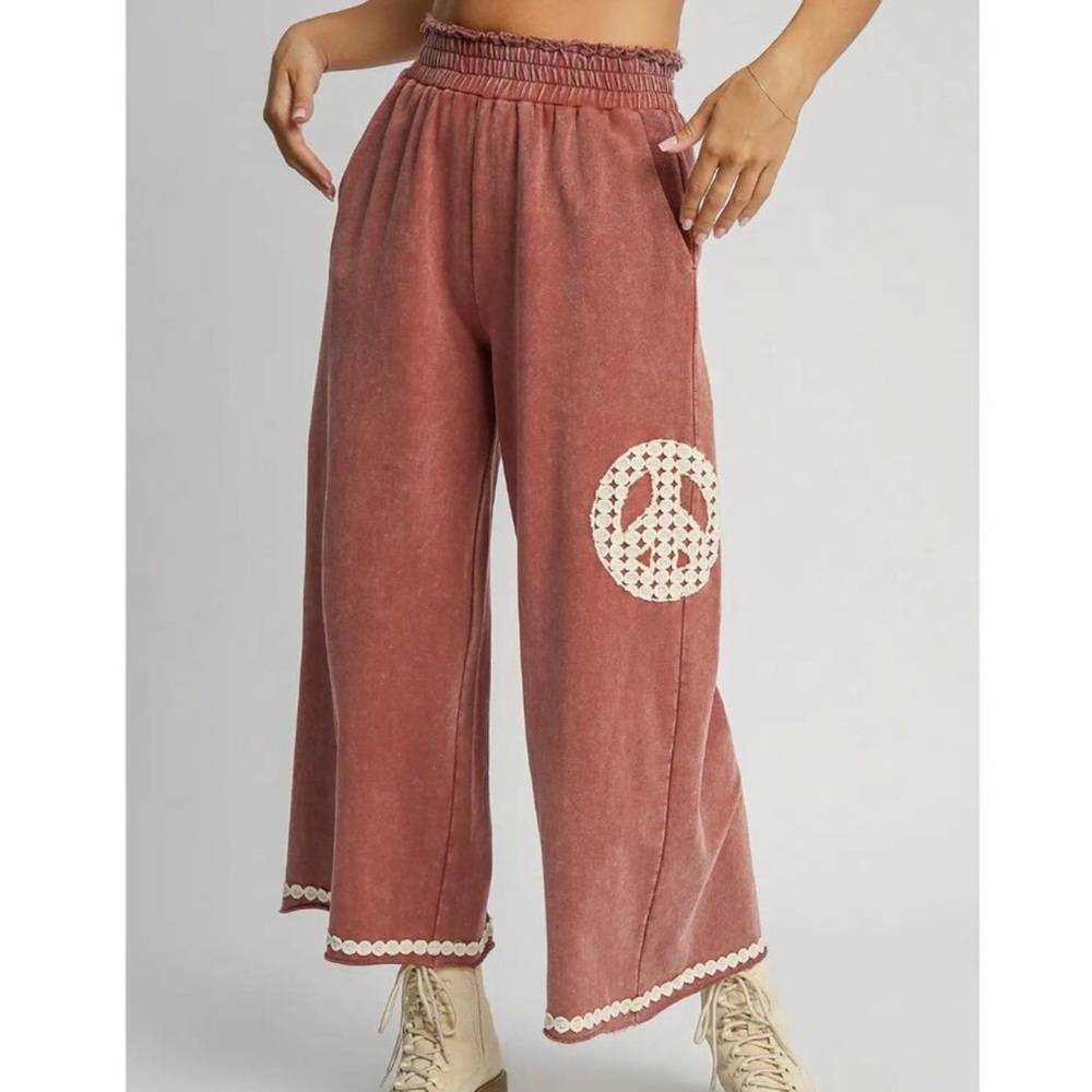 Umgee 🆕 Cotton & Lace Mineral Wash Wide Leg Peace Patch Lace Appliqués Med/Large